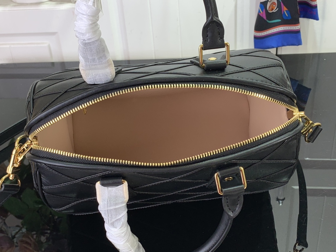 最高級ルイヴィトンスーパーコピー ルイヴィトンバッグコピー スピーディ・バンドリエール 25 ブラック m24206 ラムレザー ゴールド金具 - 画像 (3)