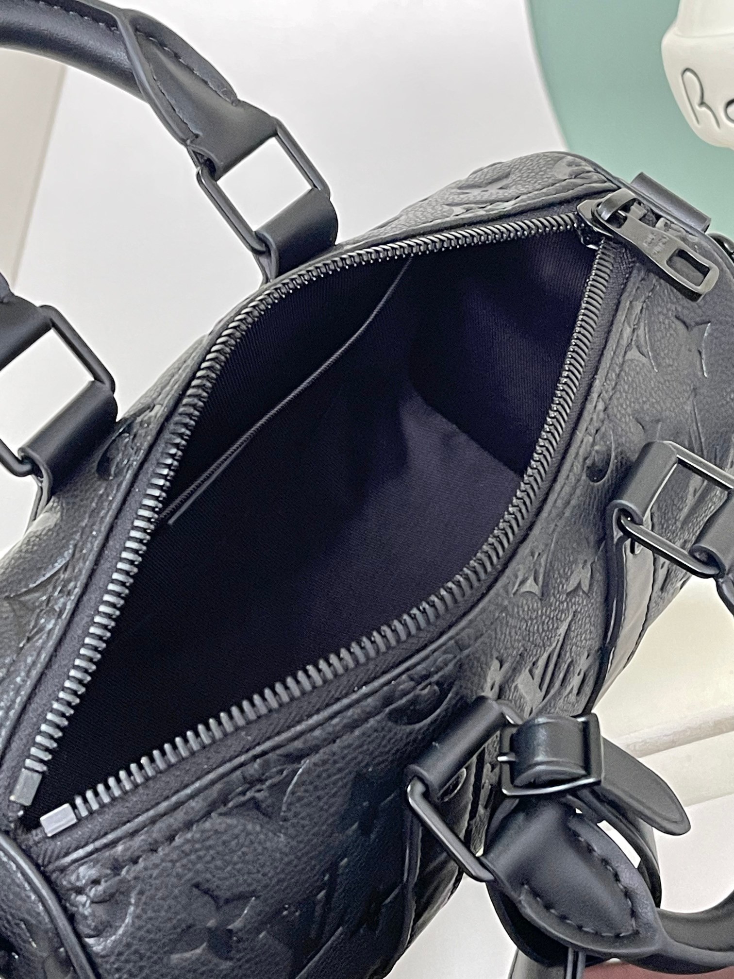 最高級ルイヴィトンスーパーコピー ルイヴィトンバッグコピー キーポル・バンドリエール 25 ブラック M20900 トリヨンレザー ブラック金具 - 画像 (6)