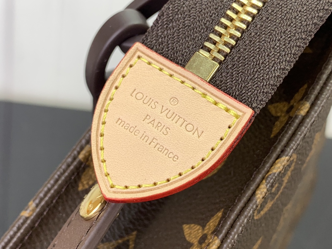 最高級ルイヴィトンスーパーコピー ルイヴィトンバッグコピー ポシェット・ヴォワヤージュ MM ダークブラウン M47542 モノグラム・キャンバス ゴールド金具 - 画像 (6)