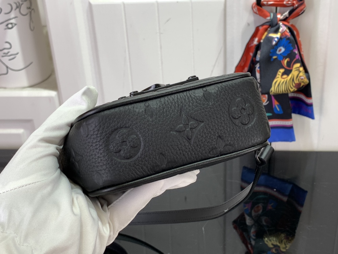 最高級ルイヴィトンスーパーコピー ルイヴィトンバッグコピー ピコ・Sロック ブラック M83148 モノグラム・パターンをエンボス加工したトリヨンレザー ブラック金具 - 画像 (7)