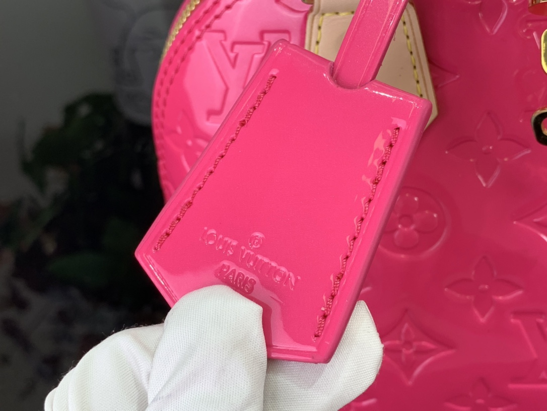 最高級ルイヴィトンスーパーコピー ルイヴィトンバッグコピー 新作 LV リミックス アルマ BB ネオン ピンク M90611 エンボス加工を施したモノグラム・ヴェルニ レザー ゴールド金具 - 画像 (6)