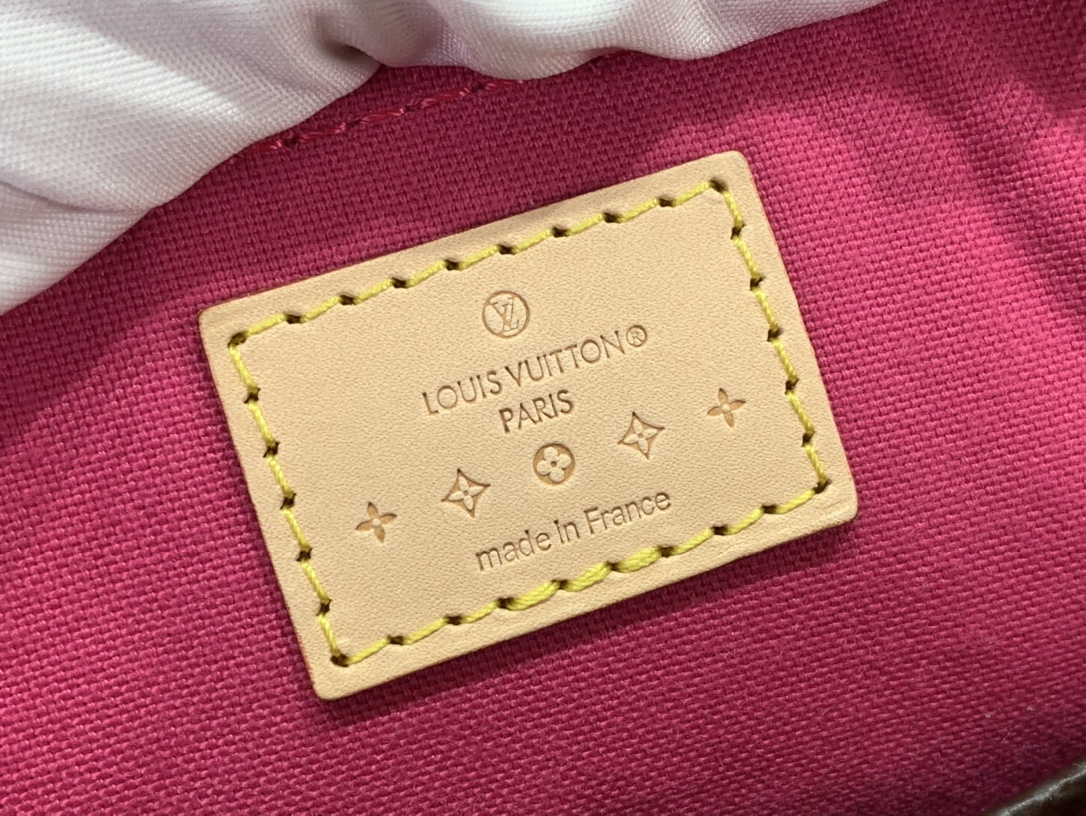 最高級ルイヴィトンスーパーコピー ルイヴィトンバッグコピー 新作 LV リミックス アルマ BB ネオン ピンク M90611 エンボス加工を施したモノグラム・ヴェルニ レザー ゴールド金具 - 画像 (2)