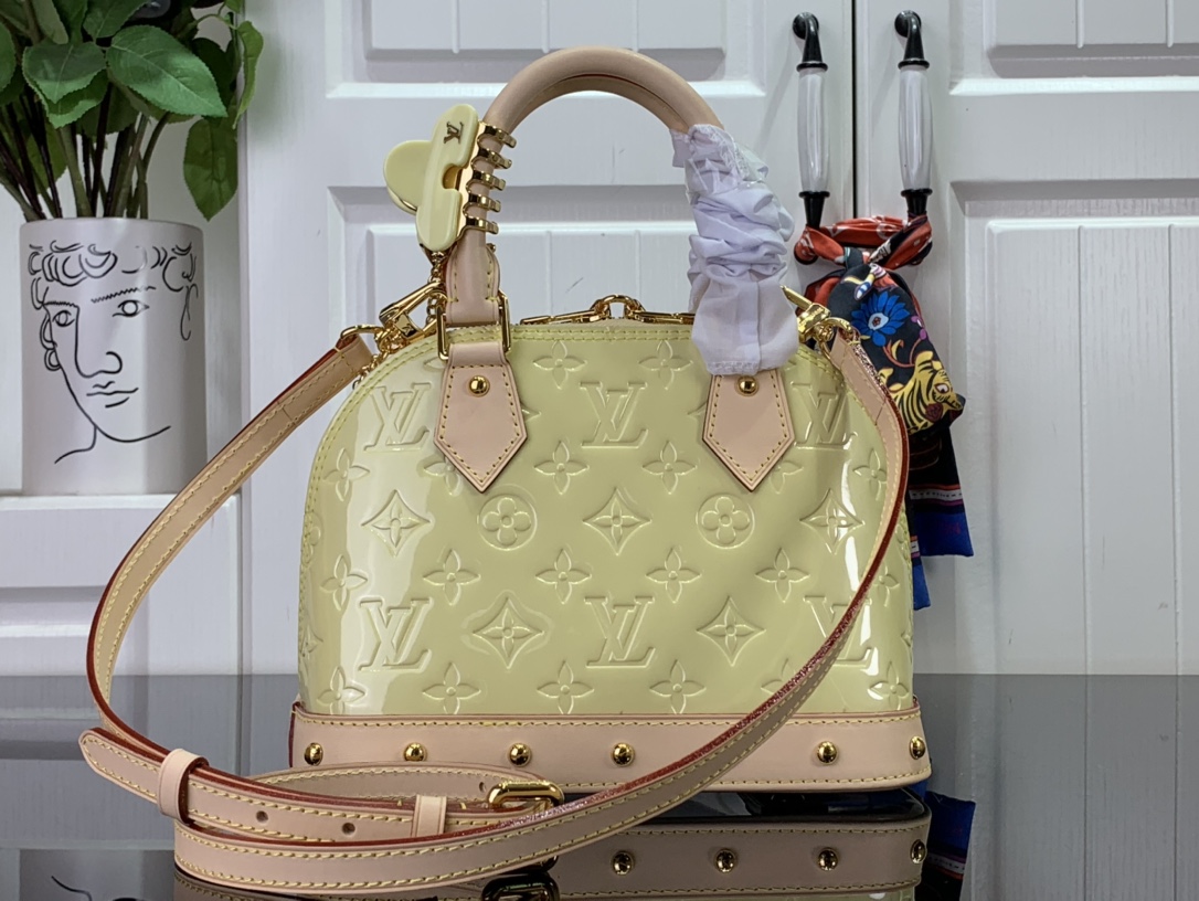 最高級ルイヴィトンスーパーコピー ルイヴィトンバッグコピー 新作 LV リミックス アルマ BB シック、イエロー M24063 エンボス加工を施したモノグラム・ヴェルニ レザー ゴールド金具 - 画像 (8)