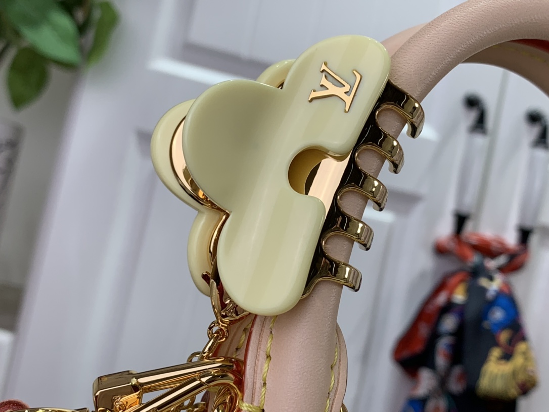 最高級ルイヴィトンスーパーコピー ルイヴィトンバッグコピー 新作 LV リミックス アルマ BB シック、イエロー M24063 エンボス加工を施したモノグラム・ヴェルニ レザー ゴールド金具 - 画像 (5)