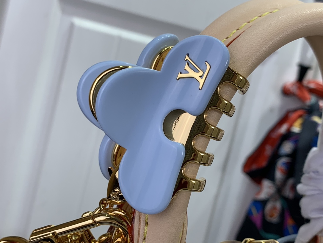 最高級ルイヴィトンスーパーコピー ルイヴィトンバッグコピー 新作 LV リミックス アルマ BB スカイ M24062 エンボス加工を施したモノグラム・ヴェルニ レザー ゴールド金具 - 画像 (2)