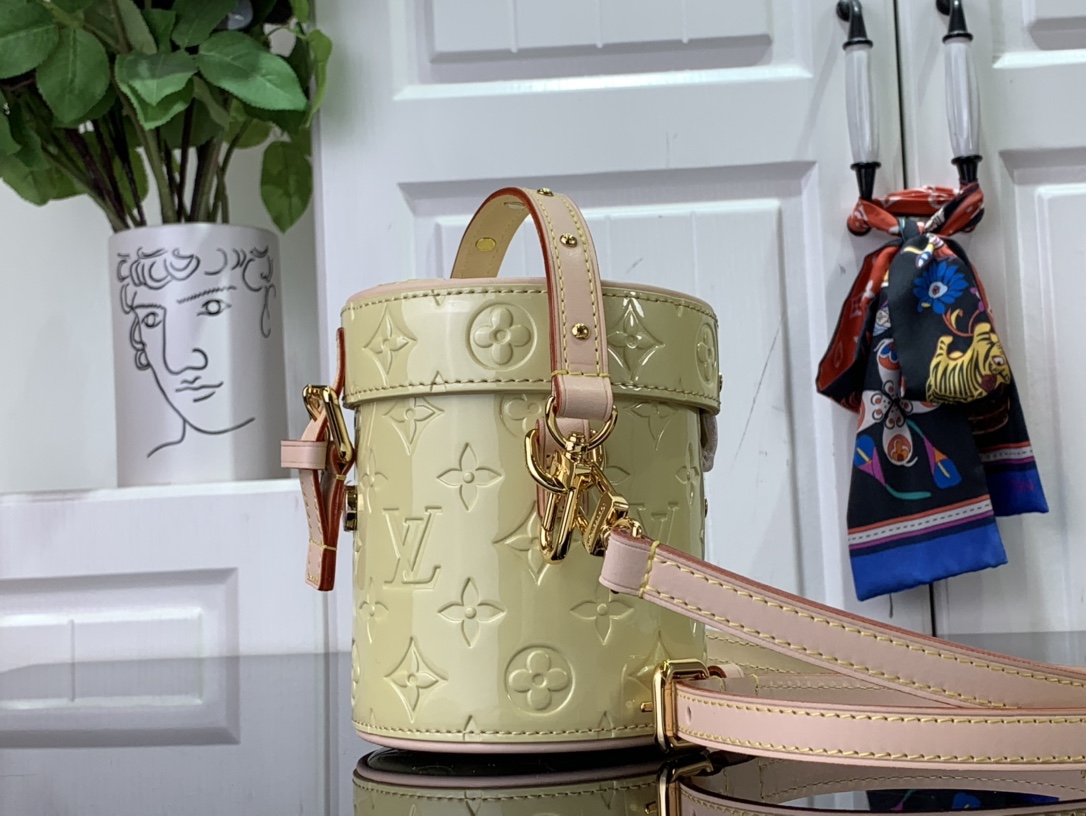 最高級ルイヴィトンスーパーコピー ルイヴィトンバッグコピー 新作 LV リミックス アスター シック、イエロー M24099 エンボス加工を施したモノグラム・ヴェルニ レザー ゴールド金具 - 画像 (9)