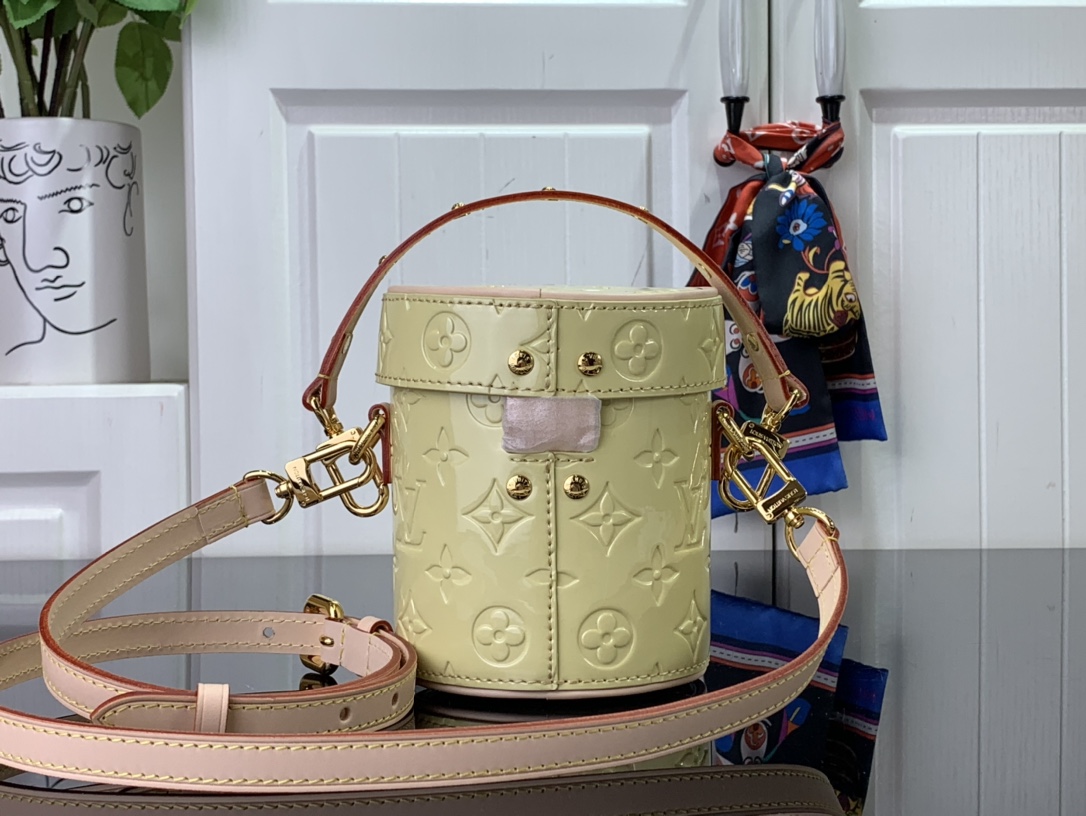 最高級ルイヴィトンスーパーコピー ルイヴィトンバッグコピー 新作 LV リミックス アスター シック、イエロー M24099 エンボス加工を施したモノグラム・ヴェルニ レザー ゴールド金具 - 画像 (8)