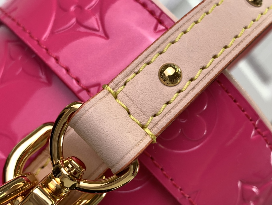 最高級ルイヴィトンスーパーコピー ルイヴィトンバッグコピー 新作 LV リミックス アスター ネオン ピンク M24102 エンボス加工を施したモノグラム・ヴェルニ レザー ゴールド金具 - 画像 (6)