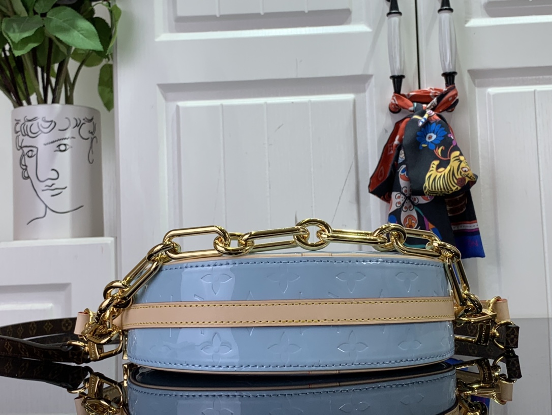 最高級ルイヴィトンスーパーコピー ルイヴィトンバッグコピー 新作 LV リミックス クロワッサン スカイ M24020 エンボス加工を施したモノグラム・ヴェルニ レザー ゴールド金具 - 画像 (7)