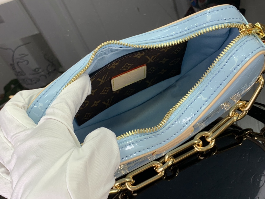 最高級ルイヴィトンスーパーコピー ルイヴィトンバッグコピー 新作 LV リミックス クロワッサン スカイ M24020 エンボス加工を施したモノグラム・ヴェルニ レザー ゴールド金具 - 画像 (3)