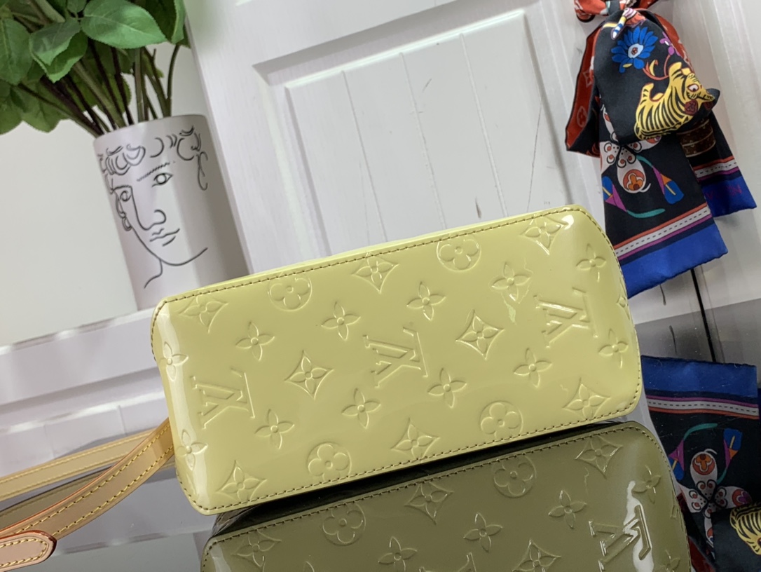 最高級ルイヴィトンスーパーコピー ルイヴィトンバッグコピー 新作 LV リミックス リード PM シック、イエロー M24144 エンボス加工を施したモノグラム・ヴェルニ レザー ゴールド金具 - 画像 (7)
