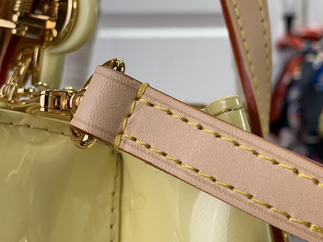 最高級ルイヴィトンスーパーコピー ルイヴィトンバッグコピー 新作 LV リミックス リード PM シック、イエロー M24144 エンボス加工を施したモノグラム・ヴェルニ レザー ゴールド金具 - 画像 (4)