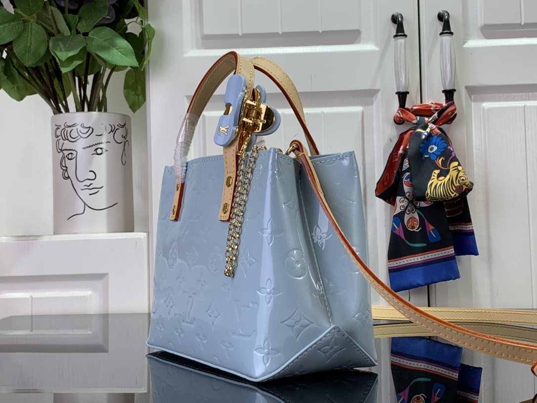 最高級ルイヴィトンスーパーコピー ルイヴィトンバッグコピー 新作 LV リミックス リード PM スカイ M24144 エンボス加工を施したモノグラム・ヴェルニ レザー ゴールド金具 - 画像 (9)