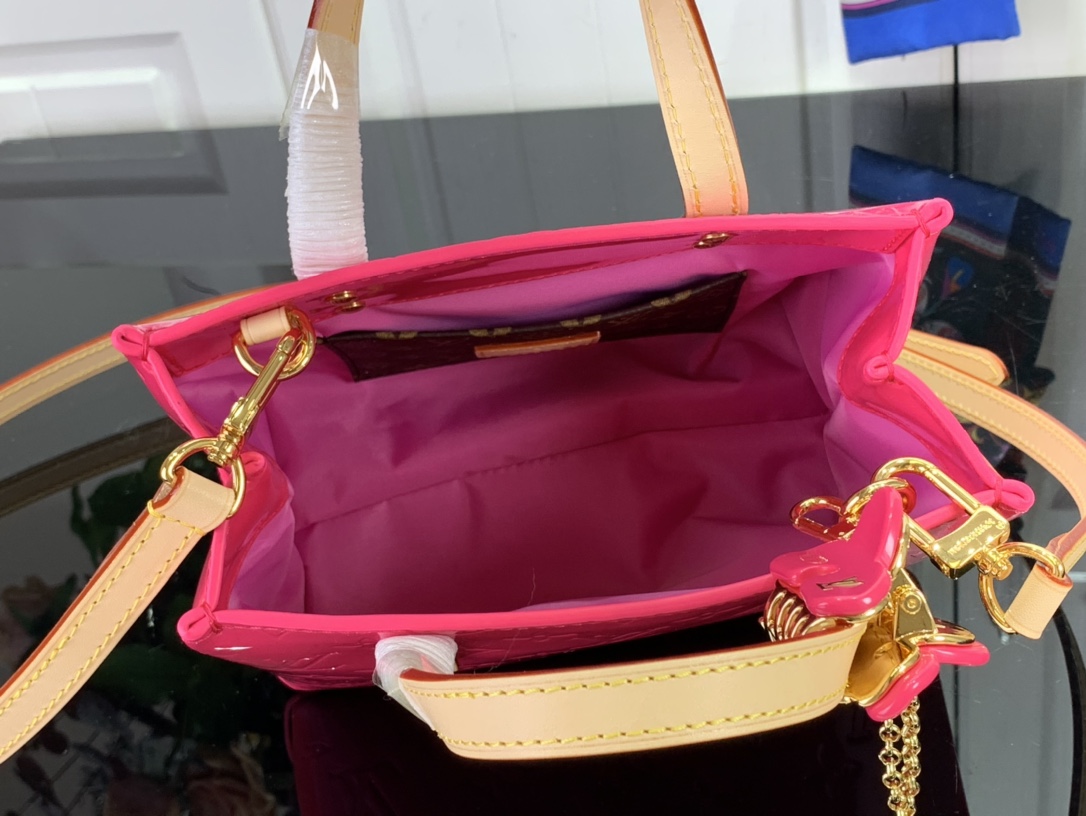 最高級ルイヴィトンスーパーコピー ルイヴィトンバッグコピー 新作 LV リミックス リード PM ネオン ピンク M24028 エンボス加工を施したモノグラム・ヴェルニ レザー ゴールド金具 - 画像 (3)