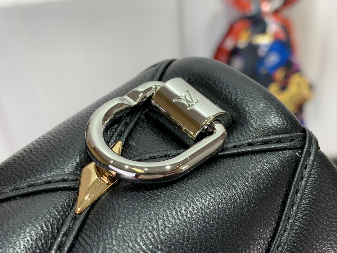最高級ルイヴィトンスーパーコピー ルイヴィトンバッグコピー PICO GO-14 ブラック M24246 ラムレザー シルバー金具 - 画像 (4)
