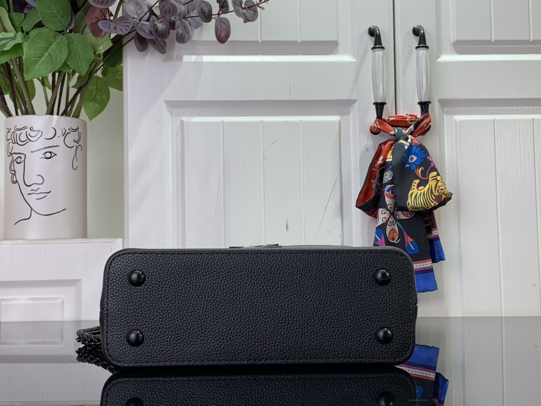 最高級ルイヴィトンスーパーコピー ルイヴィトンバッグコピー カプシーヌ EW MINI オール ブラック M23955 マット カーフレザー ブラック金具 - 画像 (7)