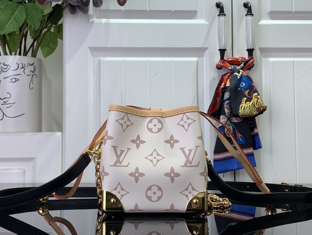 最高級ルイヴィトンスーパーコピー ルイヴィトンバッグコピー ノエ パース・LV チャーム ホワイト / シャマロウ ピンク M83227 モノグラム・デュンヌ キャンバス ゴールド金具 - 画像 (8)