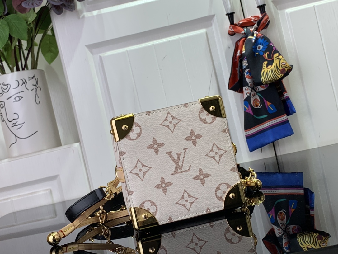 最高級ルイヴィトンスーパーコピー ルイヴィトンバッグコピー ノエ パース・LV チャーム ホワイト / シャマロウ ピンク M83227 モノグラム・デュンヌ キャンバス ゴールド金具 - 画像 (7)