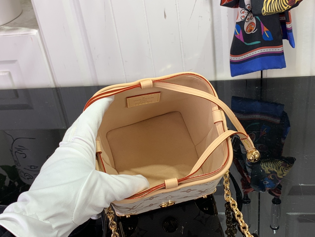 最高級ルイヴィトンスーパーコピー ルイヴィトンバッグコピー ノエ パース・LV チャーム ホワイト / シャマロウ ピンク M83227 モノグラム・デュンヌ キャンバス ゴールド金具 - 画像 (3)