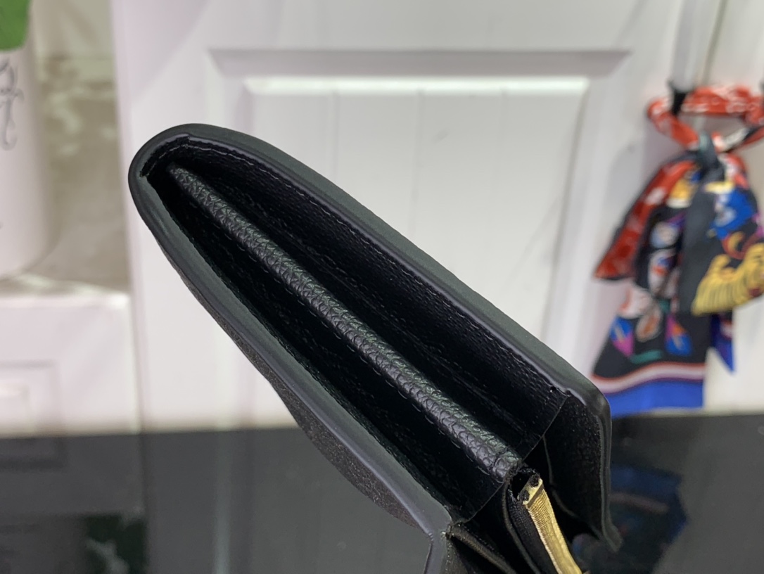 最高級ルイヴィトンスーパーコピー ルイヴィトンバッグコピー ポルトフォイユ・サラ メティス ブラック M82638 モノグラム・アンプラント レザー ゴールド金具 - 画像 (3)