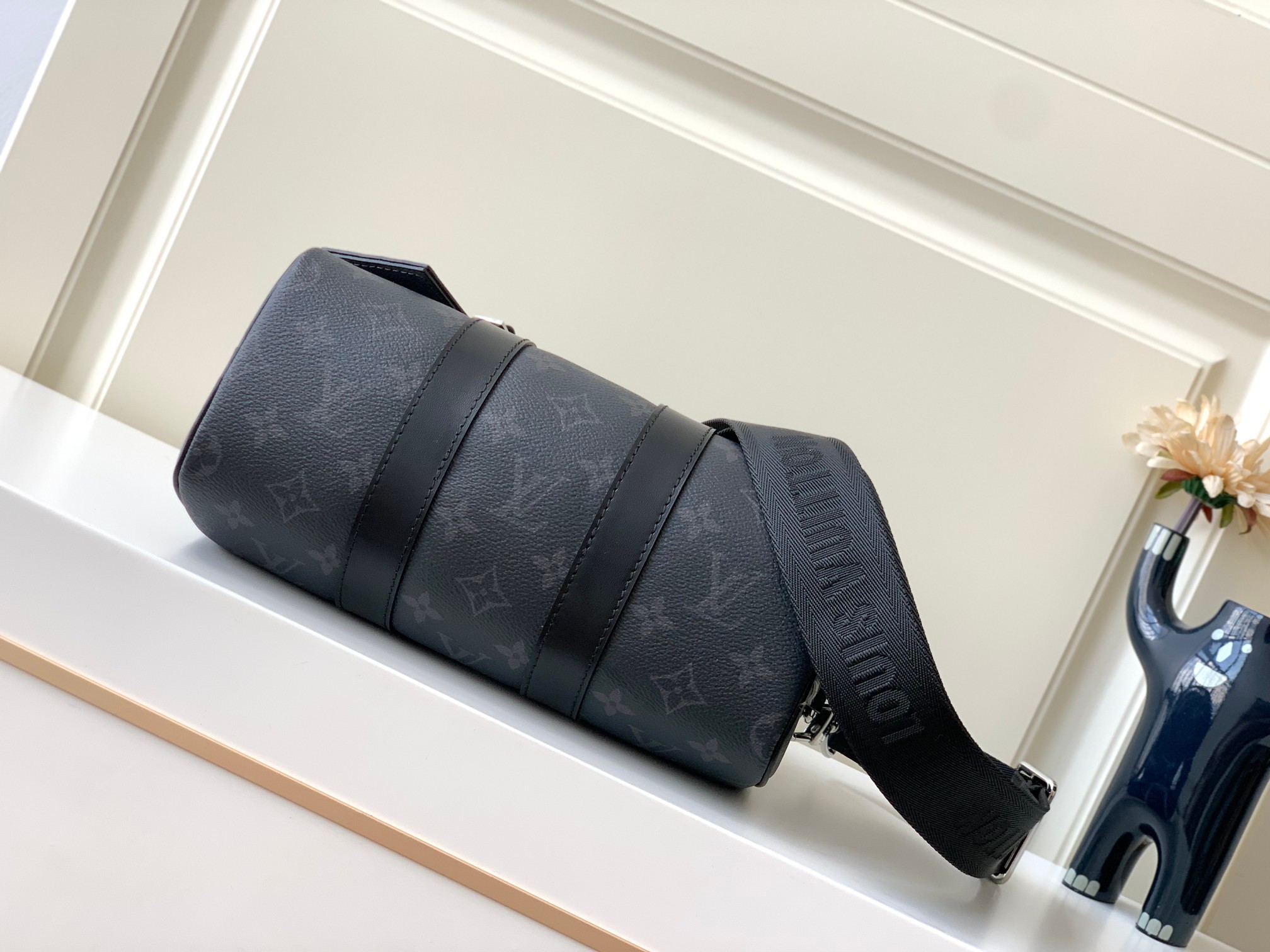 最高級ルイヴィトンスーパーコピー ルイヴィトンバッグコピー キーポル・バンドリエール 25 ブラック M46271 モノグラム・エクリプス リバース キャンバス シルバー金具 - 画像 (7)