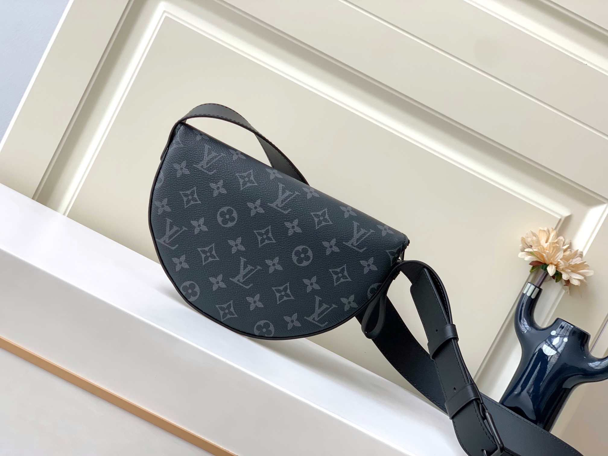 最高級ルイヴィトンスーパーコピー ルイヴィトンバッグコピー LV ムーン・クロスボディ ブラック M23835 モノグラム・エクリプス キャンバス ブラック金具 - 画像 (9)