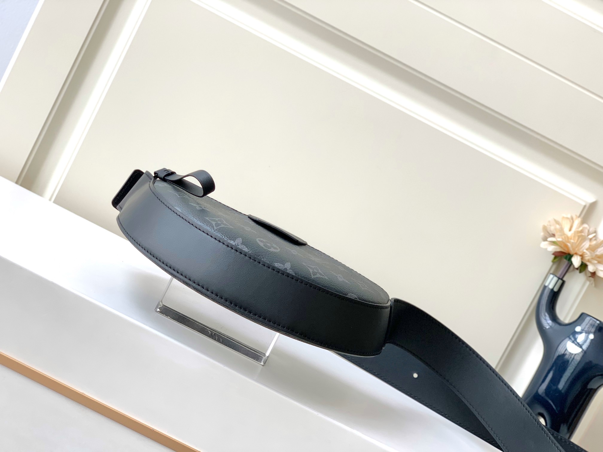 最高級ルイヴィトンスーパーコピー ルイヴィトンバッグコピー LV ムーン・クロスボディ ブラック M23835 モノグラム・エクリプス キャンバス ブラック金具 - 画像 (8)