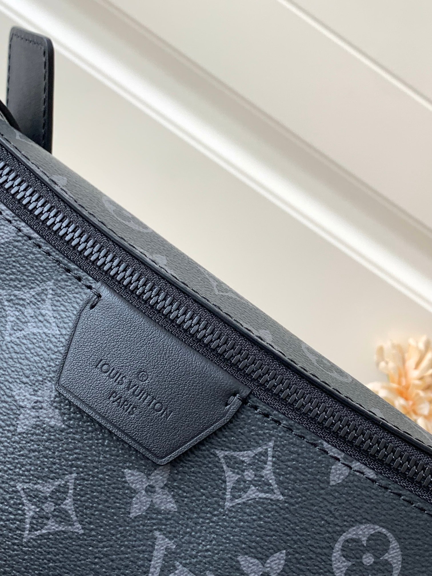 最高級ルイヴィトンスーパーコピー ルイヴィトンバッグコピー LV ムーン・クロスボディ ブラック M23835 モノグラム・エクリプス キャンバス ブラック金具 - 画像 (7)
