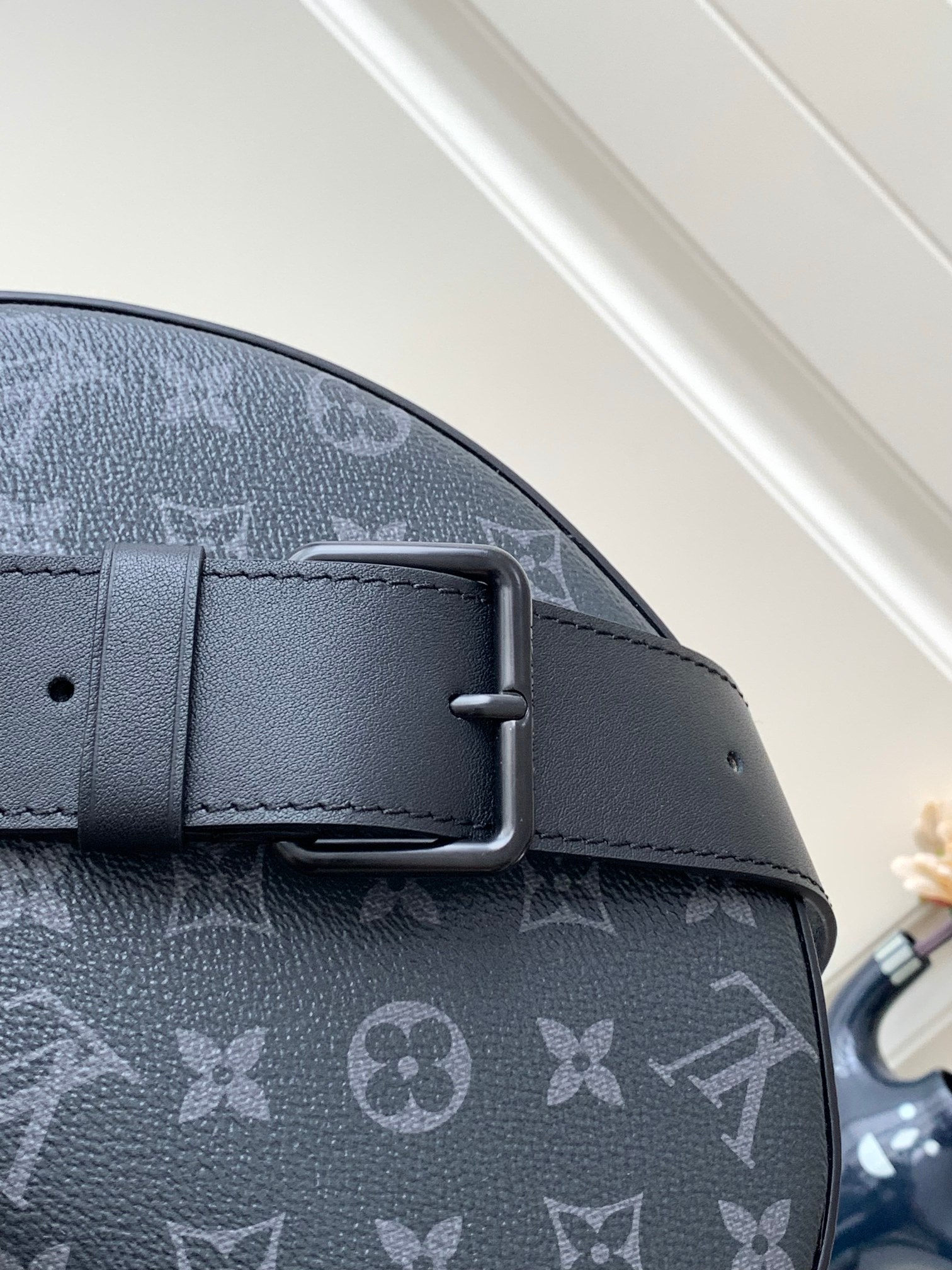 最高級ルイヴィトンスーパーコピー ルイヴィトンバッグコピー LV ムーン・クロスボディ ブラック M23835 モノグラム・エクリプス キャンバス ブラック金具 - 画像 (5)