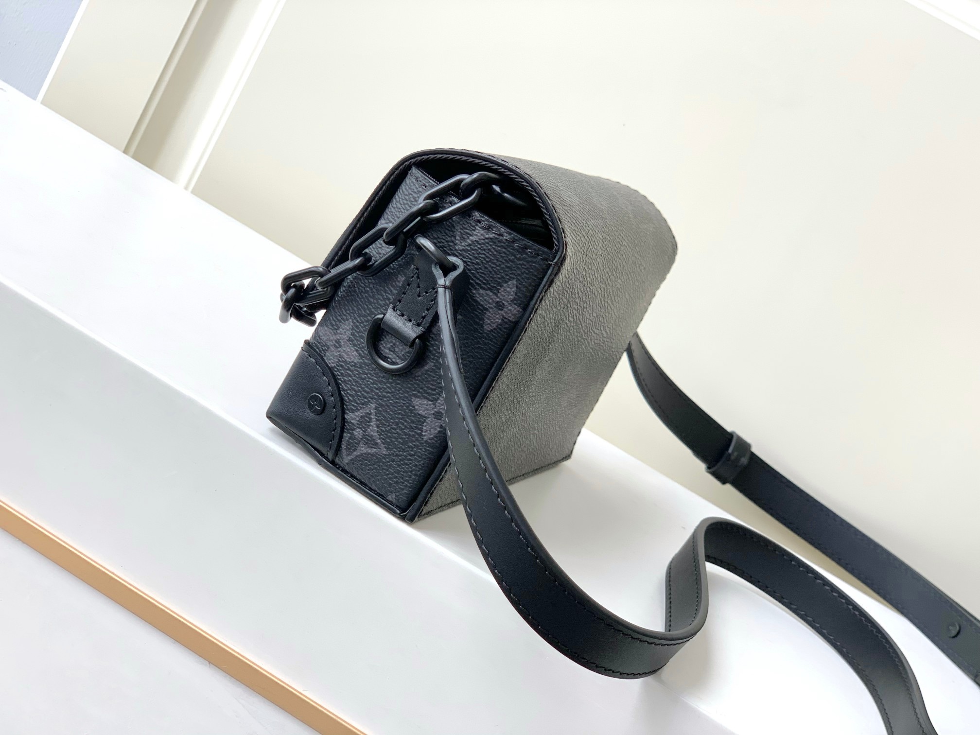 最高級ルイヴィトンスーパーコピー ルイヴィトンバッグコピー スティーマー・ウェアラブル ウォレット ブラック M81783 モノグラム・エクリプス キャンバス ブラック金具 - 画像 (9)