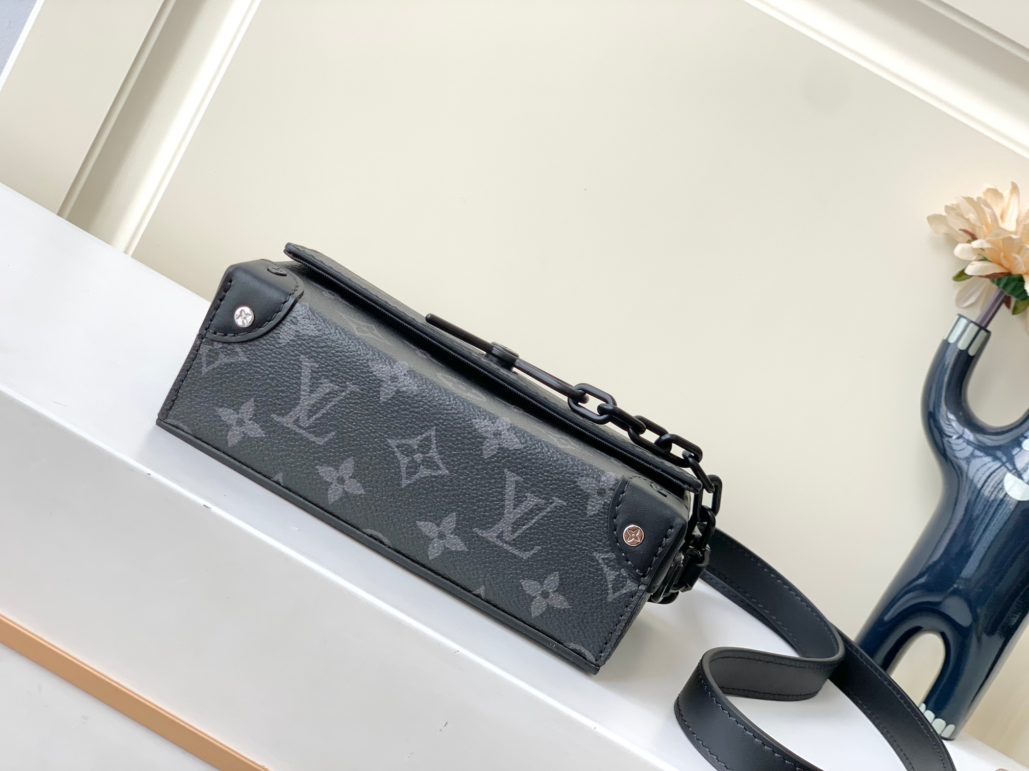 最高級ルイヴィトンスーパーコピー ルイヴィトンバッグコピー スティーマー・ウェアラブル ウォレット ブラック M81783 モノグラム・エクリプス キャンバス ブラック金具 - 画像 (7)