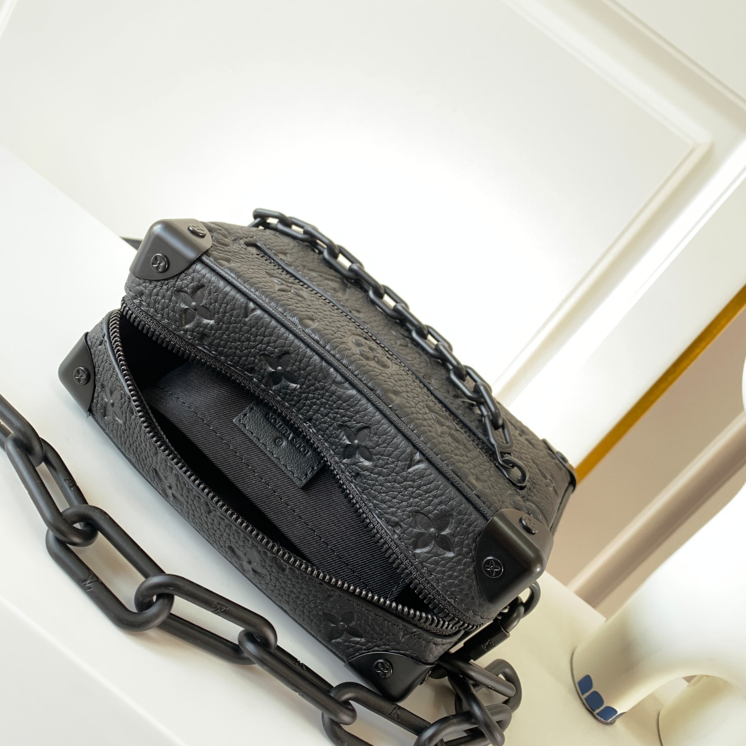 最高級ルイヴィトンスーパーコピー ルイヴィトンバッグコピー ミニ・ソフトトランク ブラック M55702 トリヨンレザー ブラック金具 - 画像 (8)
