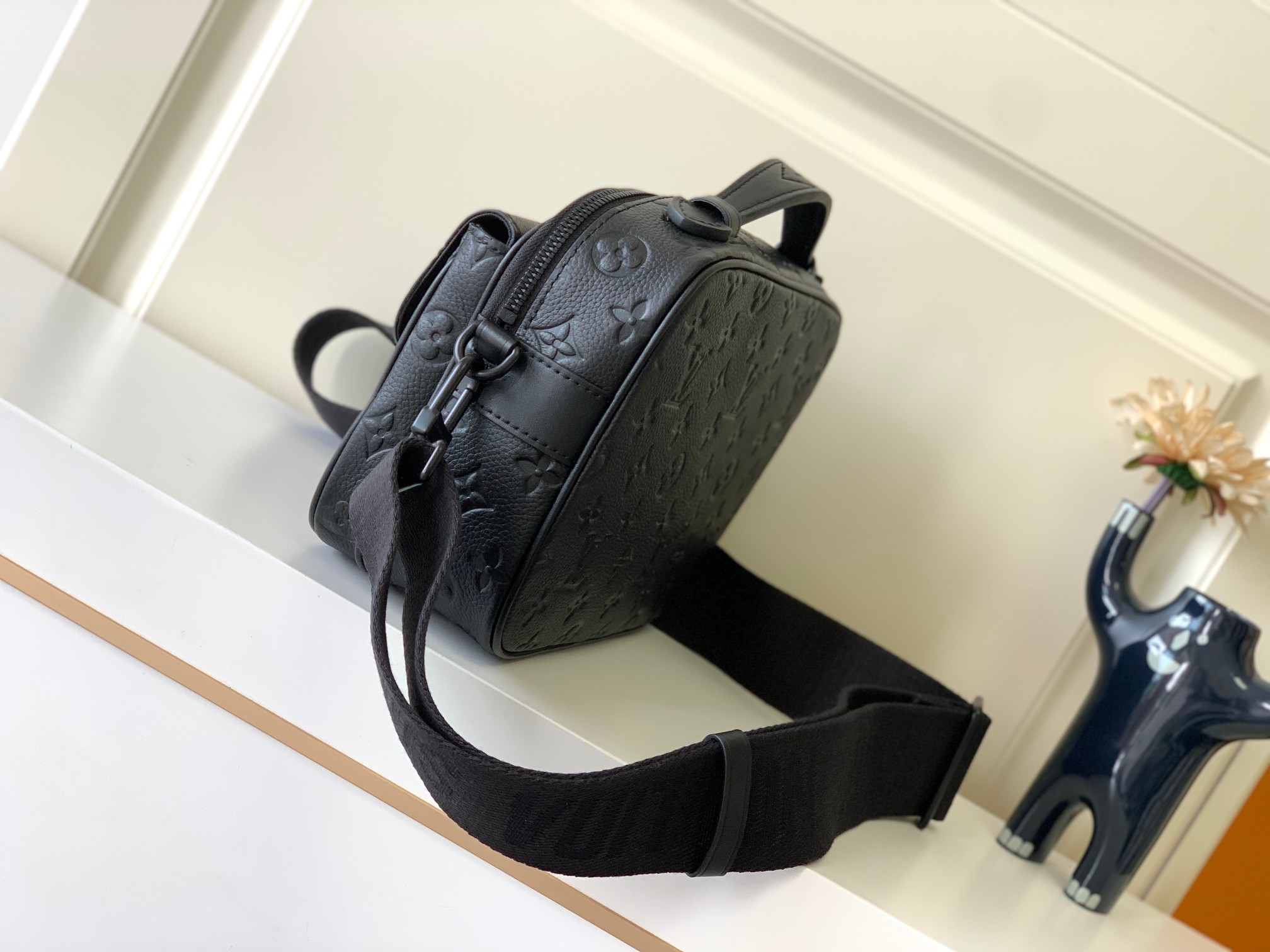 最高級ルイヴィトンスーパーコピー ルイヴィトンバッグコピー Sロック・メッセンジャー ブラック M58489 トリヨンレザー ブラック金具 - 画像 (9)
