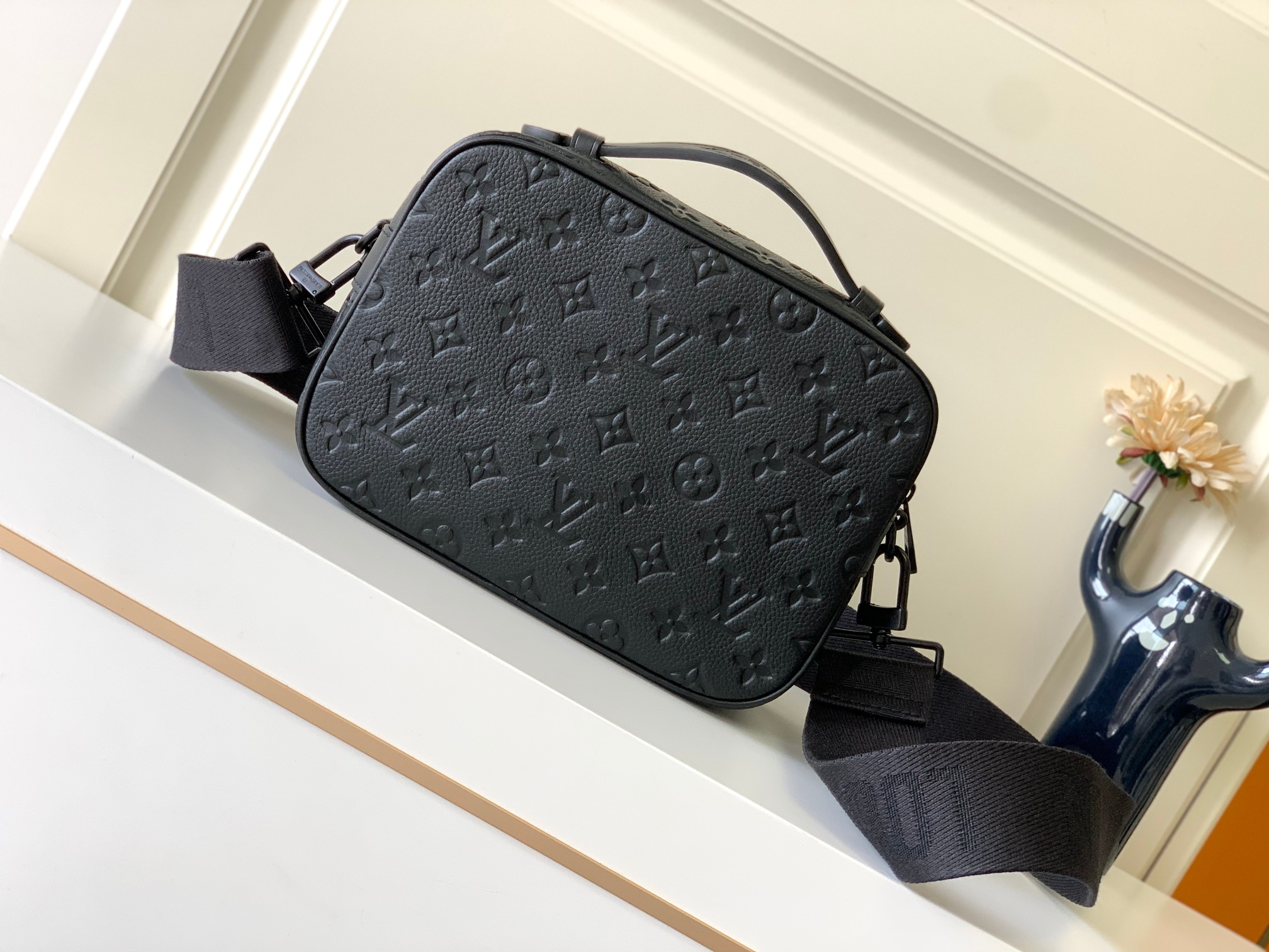 最高級ルイヴィトンスーパーコピー ルイヴィトンバッグコピー Sロック・メッセンジャー ブラック M58489 トリヨンレザー ブラック金具 - 画像 (8)