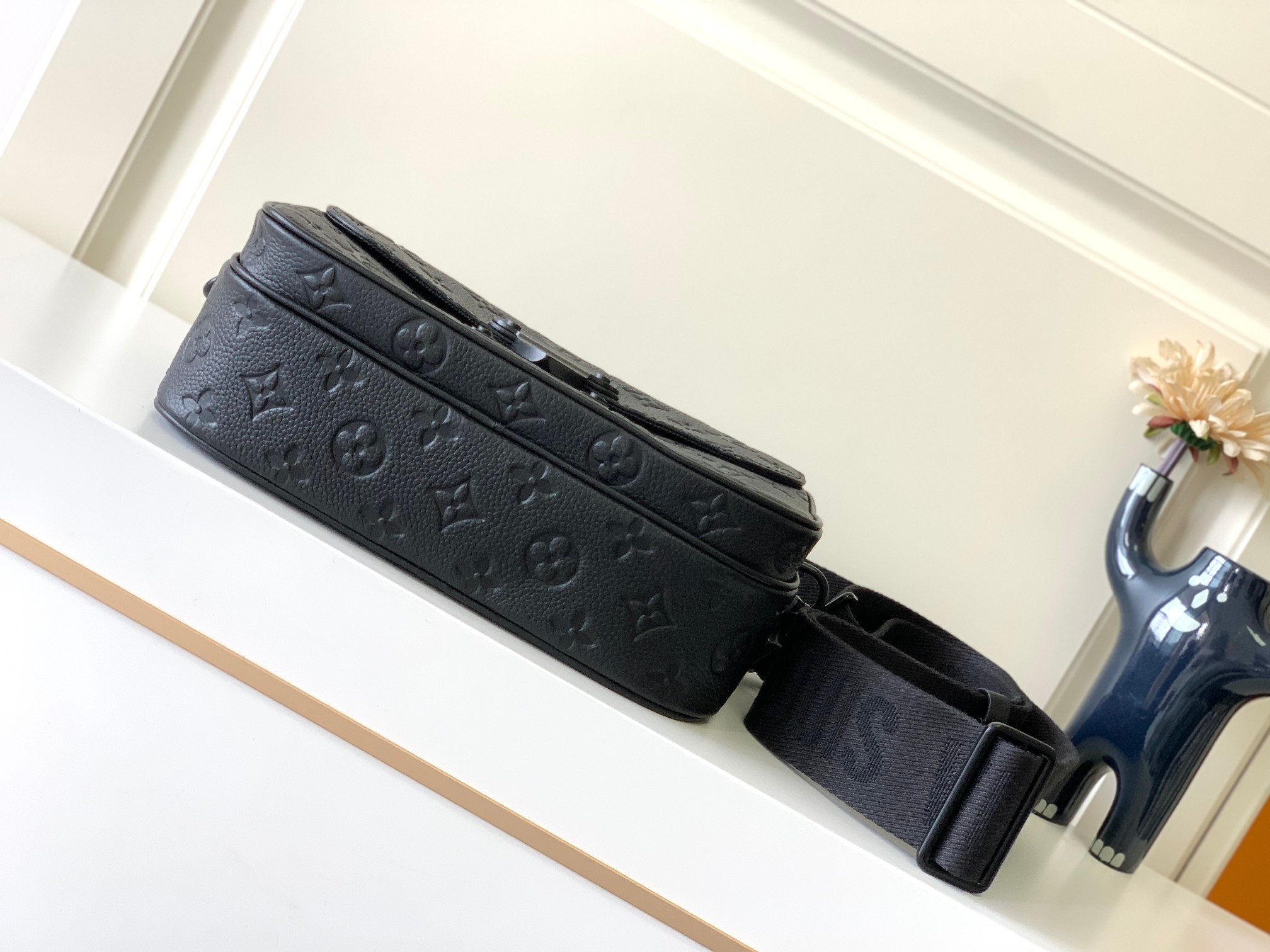 最高級ルイヴィトンスーパーコピー ルイヴィトンバッグコピー Sロック・メッセンジャー ブラック M58489 トリヨンレザー ブラック金具 - 画像 (7)