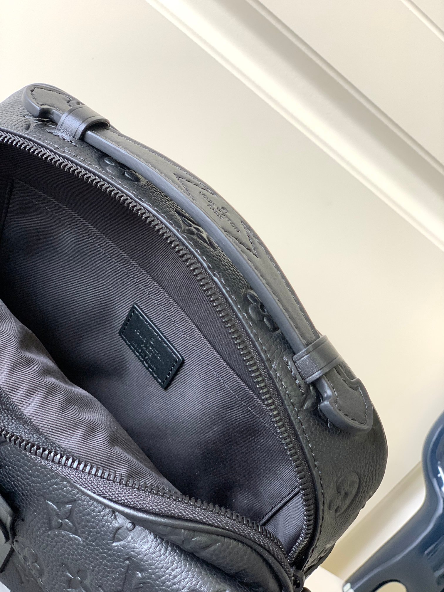 最高級ルイヴィトンスーパーコピー ルイヴィトンバッグコピー Sロック・メッセンジャー ブラック M58489 トリヨンレザー ブラック金具 - 画像 (3)