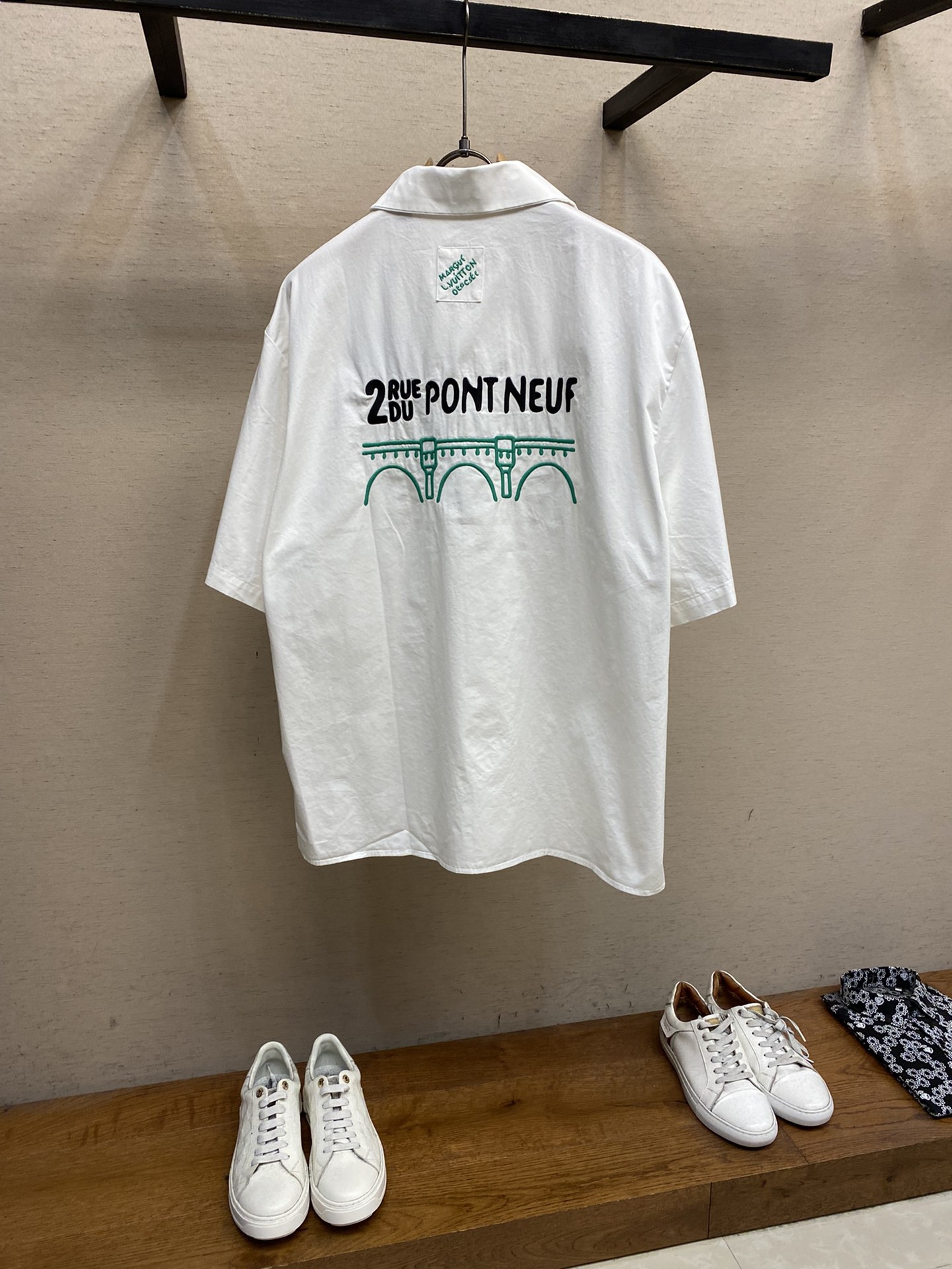 最高級ルイヴィトンスーパーコピー服 ルイヴィトンワイシャツコピー オープンカラーショートスリーブコットンシャツ ホワイト 1AFJDK コットン - 画像 (9)