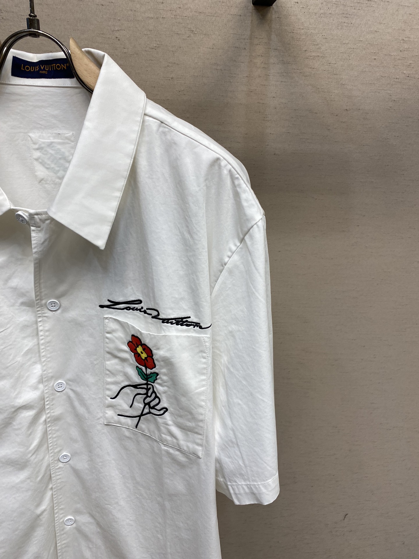 最高級ルイヴィトンスーパーコピー服 ルイヴィトンワイシャツコピー オープンカラーショートスリーブコットンシャツ ホワイト 1AFJDK コットン - 画像 (3)