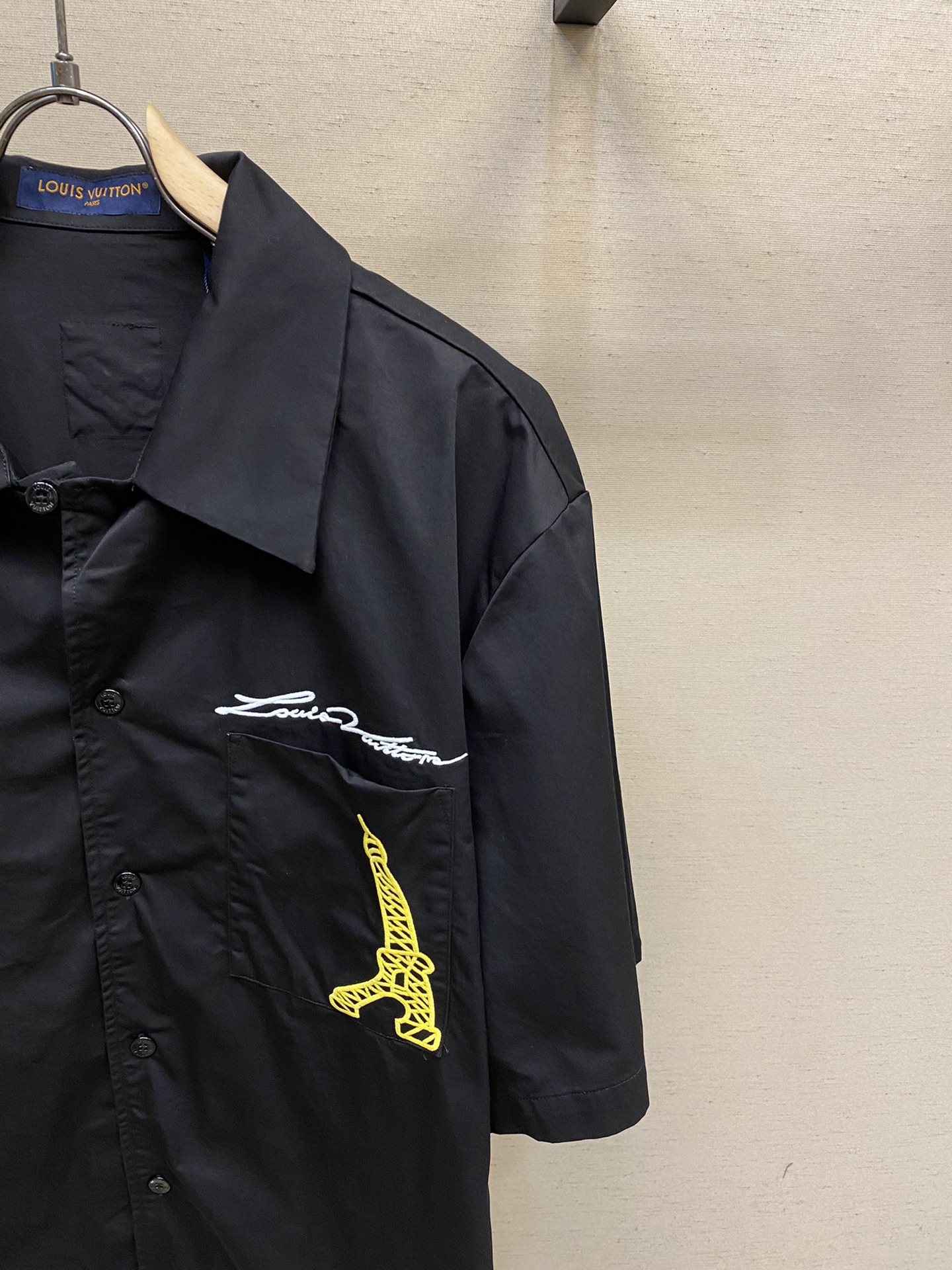 最高級ルイヴィトンスーパーコピー服 ルイヴィトンワイシャツコピー オープンカラーショートスリーブコットンシャツ ブラック 1AFJHQ コットン - 画像 (8)
