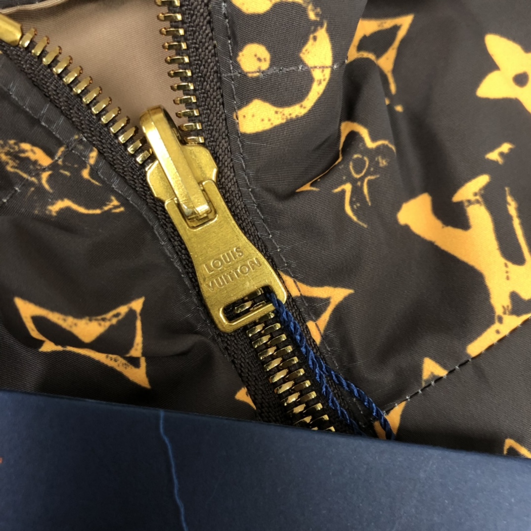 最高級ルイヴィトンスーパーコピー服 ルイヴィトンジャケットコピー オールオーバーVuittonスノーダウンジャケット ポリエステル 100% 202405010 - 画像 (6)