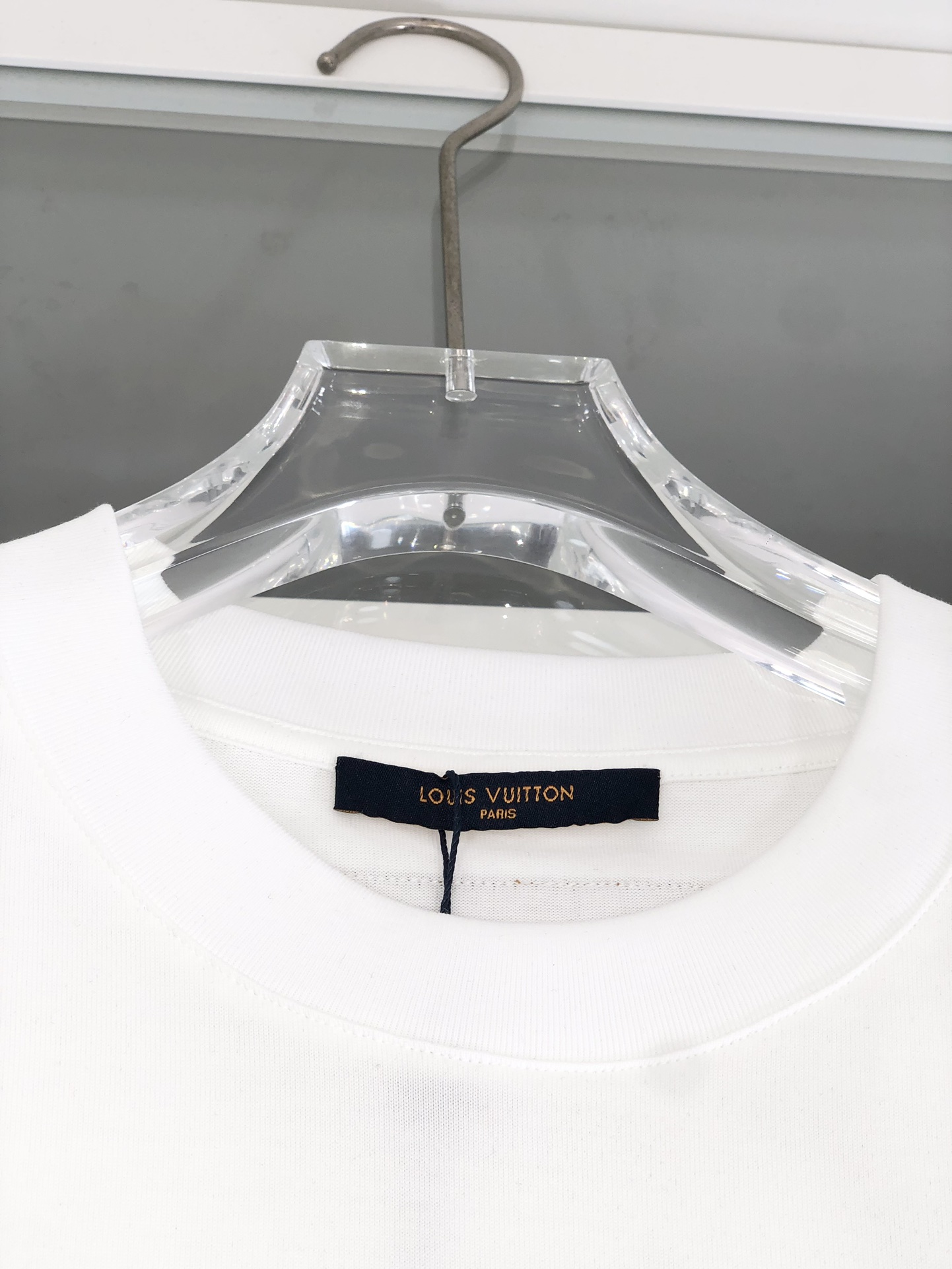 最高級ルイヴィトンスーパーコピー服 ルイヴィトンTシャツコピー チェーンディテールTシャツ ホワイト 202405016 コットン 100% - 画像 (7)