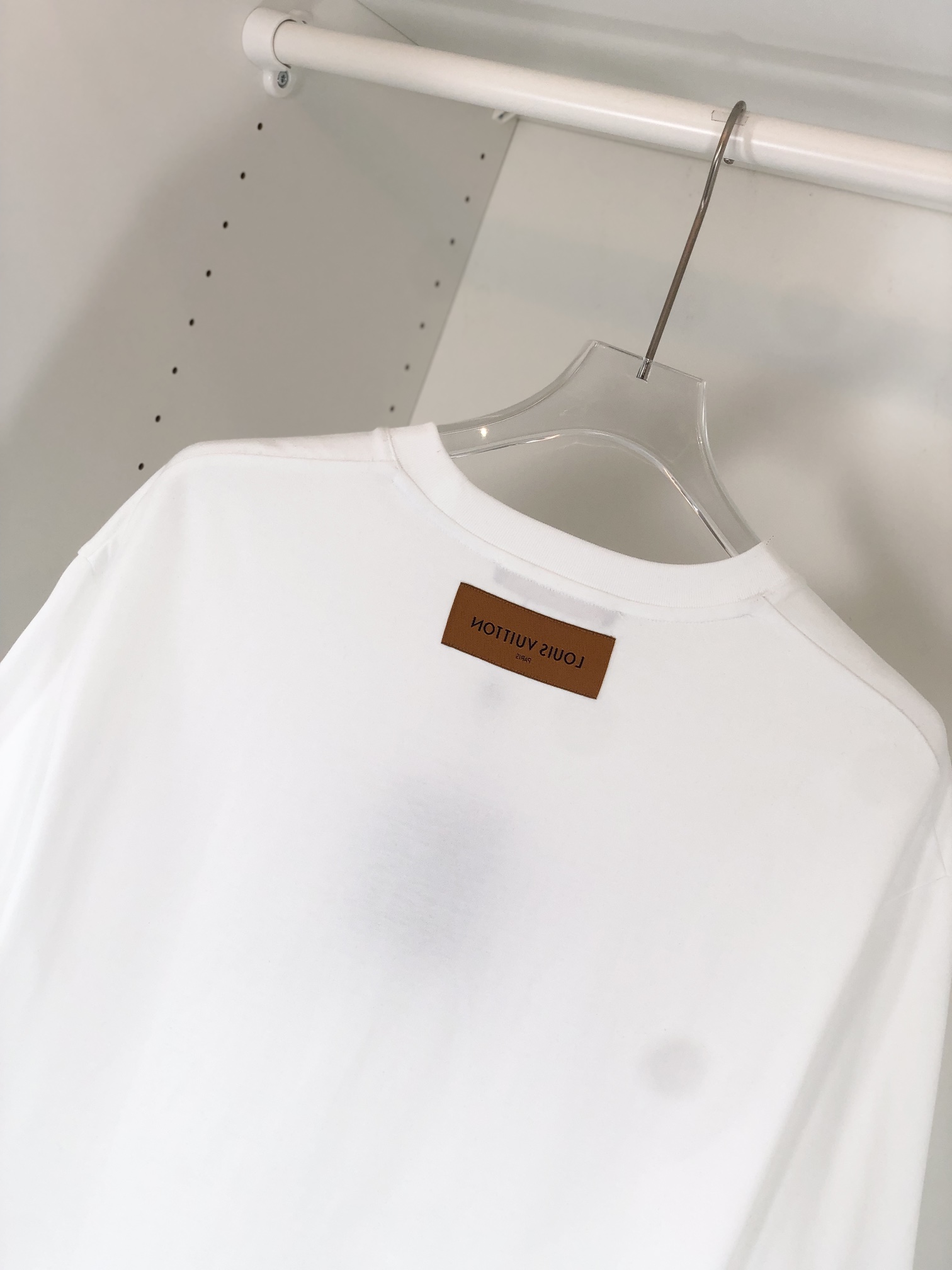最高級ルイヴィトンスーパーコピー服 ルイヴィトンTシャツコピー チェーンディテールTシャツ ホワイト 202405018 コットン 100% - 画像 (9)