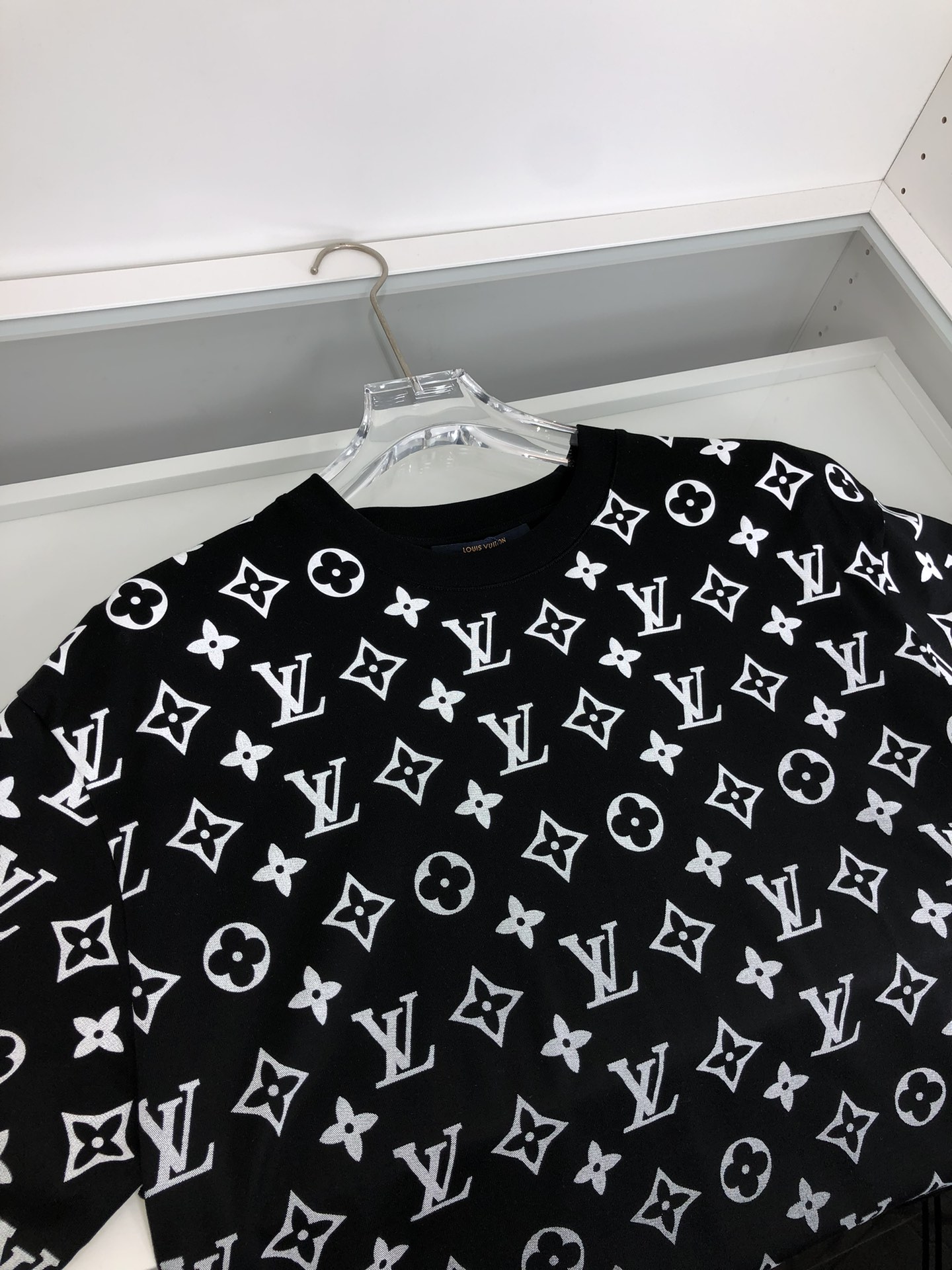 最高級ルイヴィトンスーパーコピー服 ルイヴィトンTシャツコピー グラディエントコットンTシャツ ブラック 1AFBB6 コットン 100% - 画像 (9)