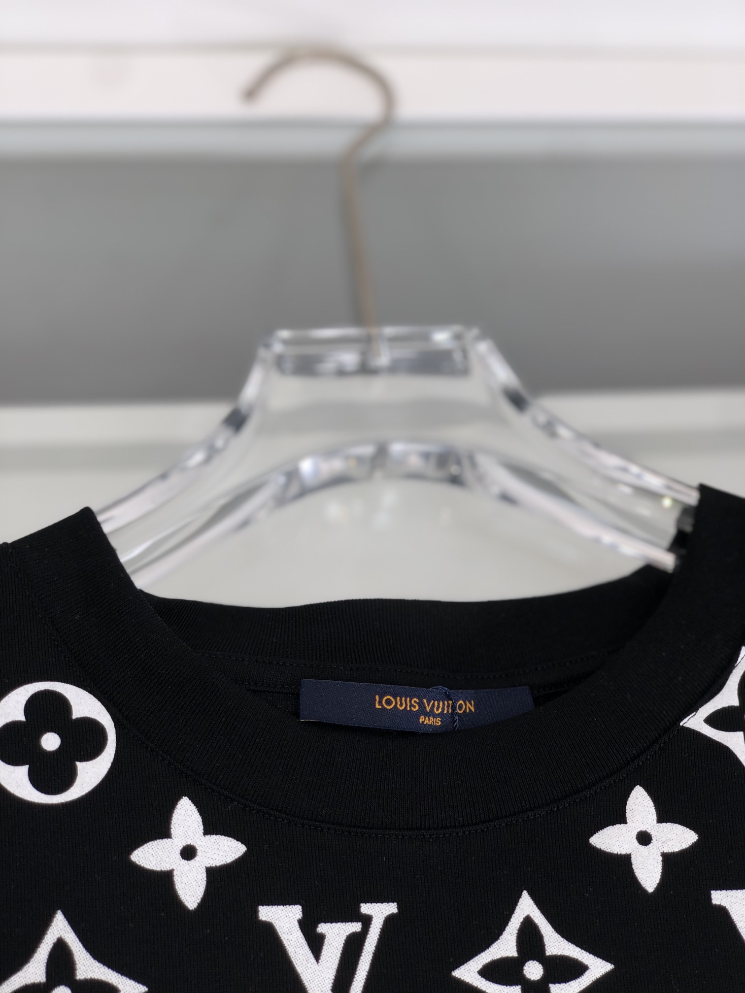 最高級ルイヴィトンスーパーコピー服 ルイヴィトンTシャツコピー グラディエントコットンTシャツ ブラック 1AFBB6 コットン 100% - 画像 (8)