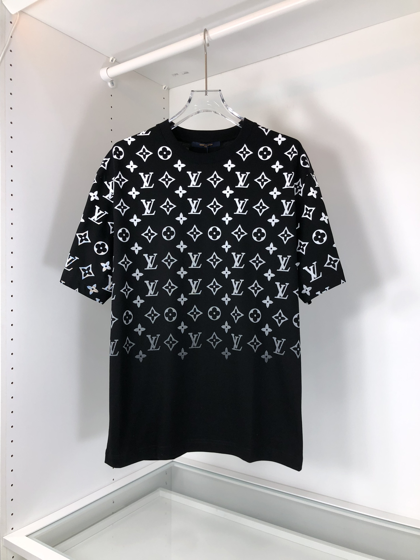 最高級ルイヴィトンスーパーコピー服 ルイヴィトンTシャツコピー グラディエントコットンTシャツ ブラック 1AFBB6 コットン 100% - 画像 (6)