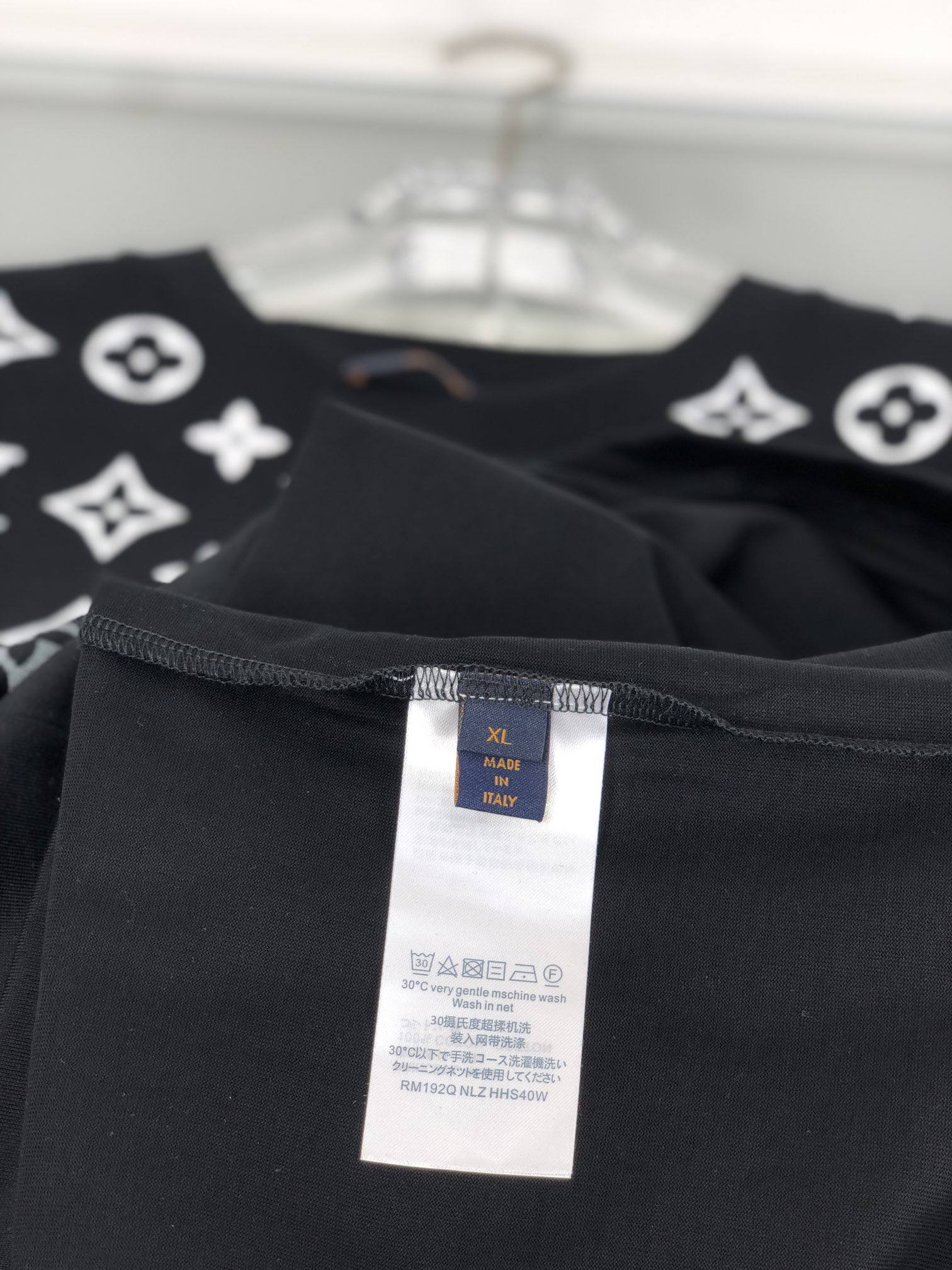 最高級ルイヴィトンスーパーコピー服 ルイヴィトンTシャツコピー グラディエントコットンTシャツ ブラック 1AFBB6 コットン 100% - 画像 (4)