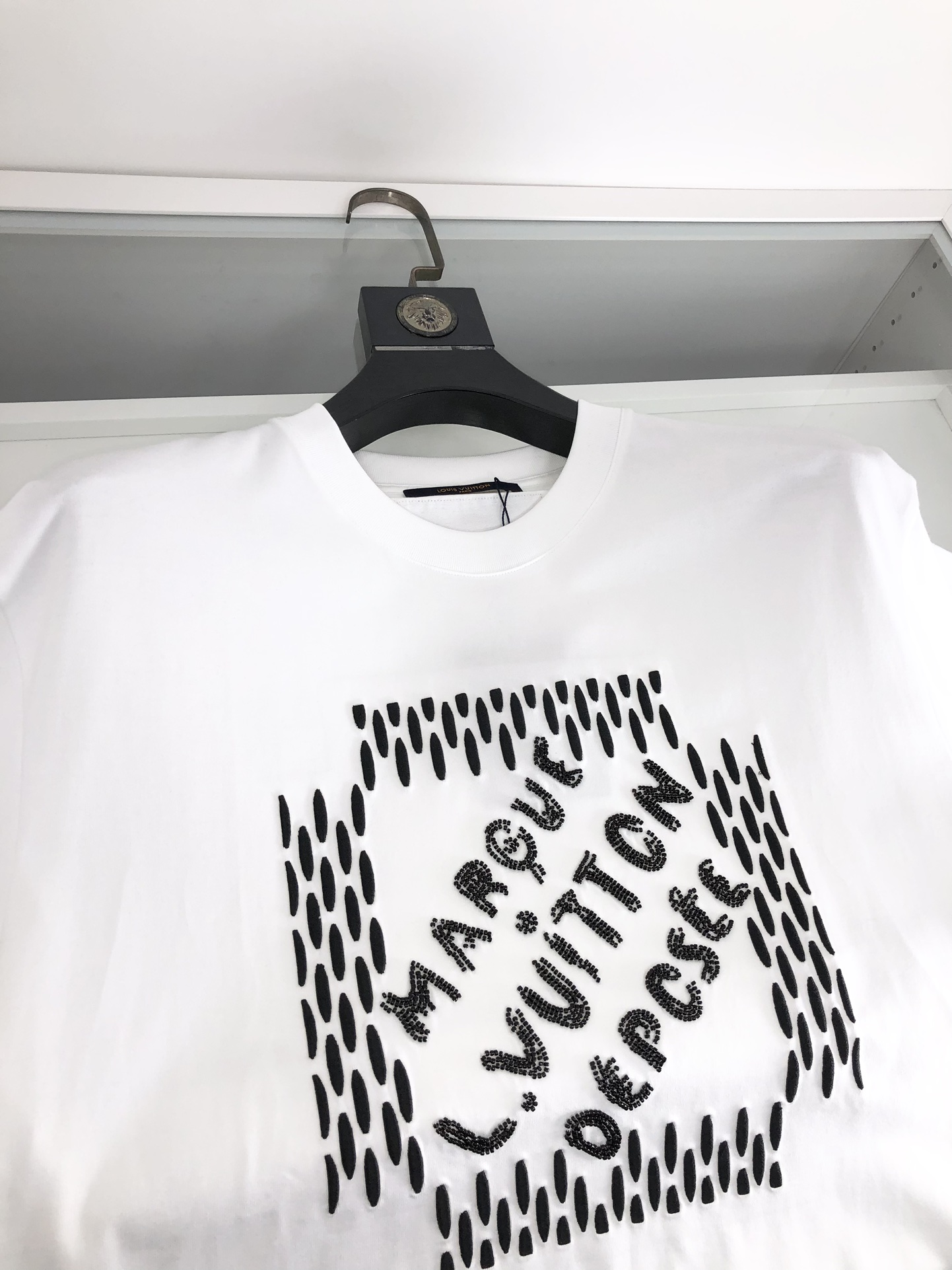 最高級ルイヴィトンスーパーコピー服 ルイヴィトンTシャツコピー エンブロイダードシグネチャーコットンTシャツ ホワイト 1AFJFH コットン 100% - 画像 (8)