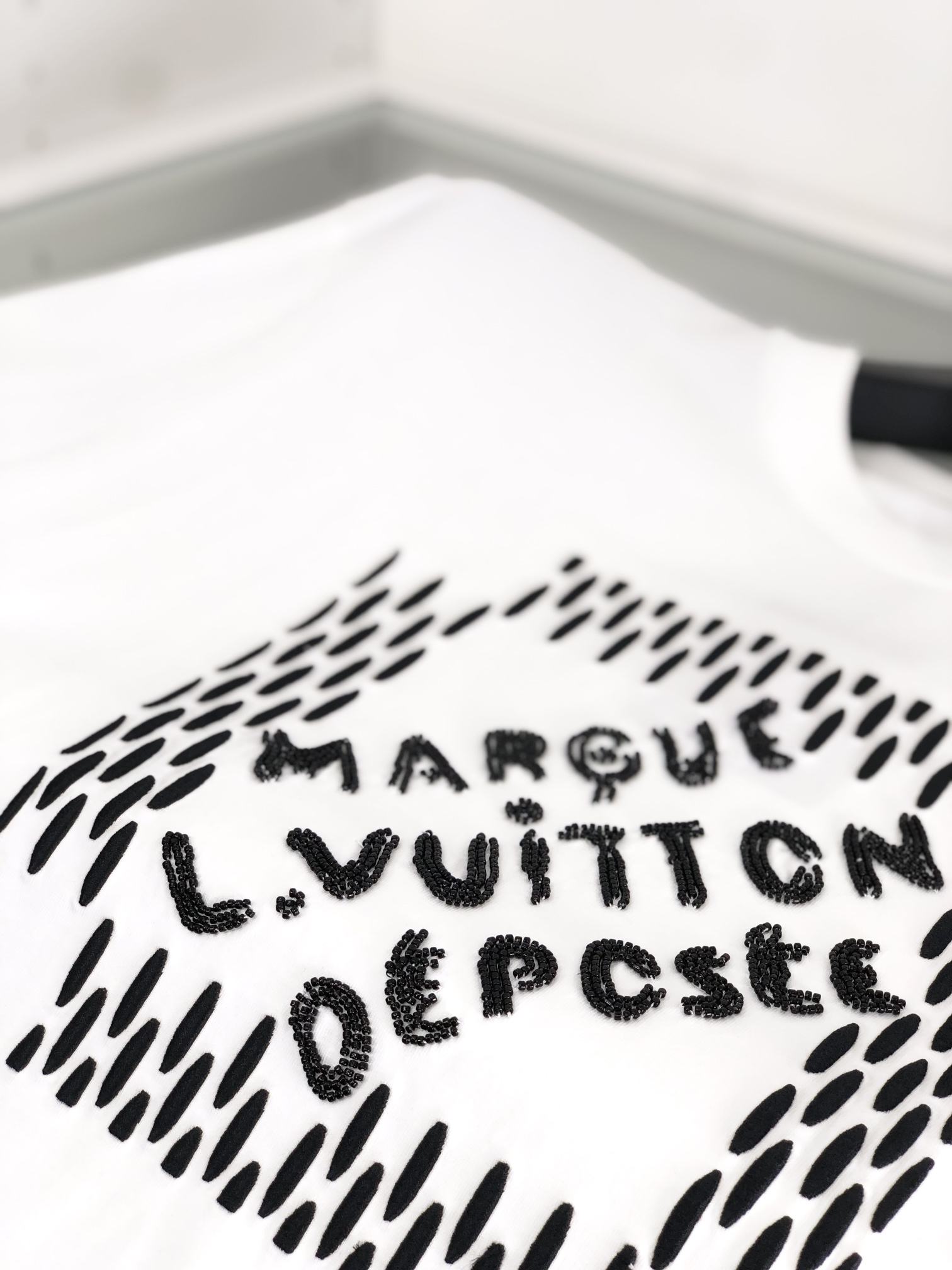 最高級ルイヴィトンスーパーコピー服 ルイヴィトンTシャツコピー エンブロイダードシグネチャーコットンTシャツ ホワイト 1AFJFH コットン 100% - 画像 (6)