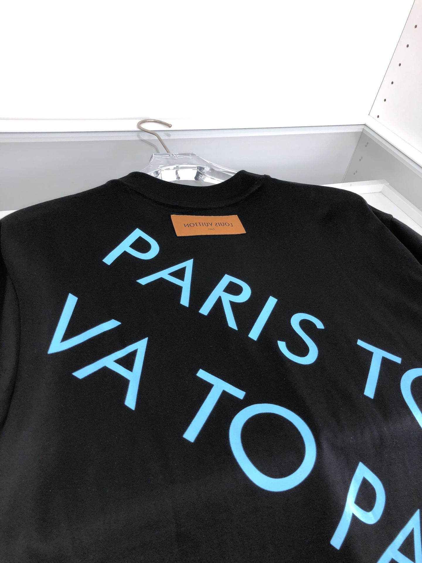 最高級ルイヴィトンスーパーコピー服 ルイヴィトンTシャツコピー Louis VuittonプリントTシャツ ブラック 202405031 コットン 100% - 画像 (8)