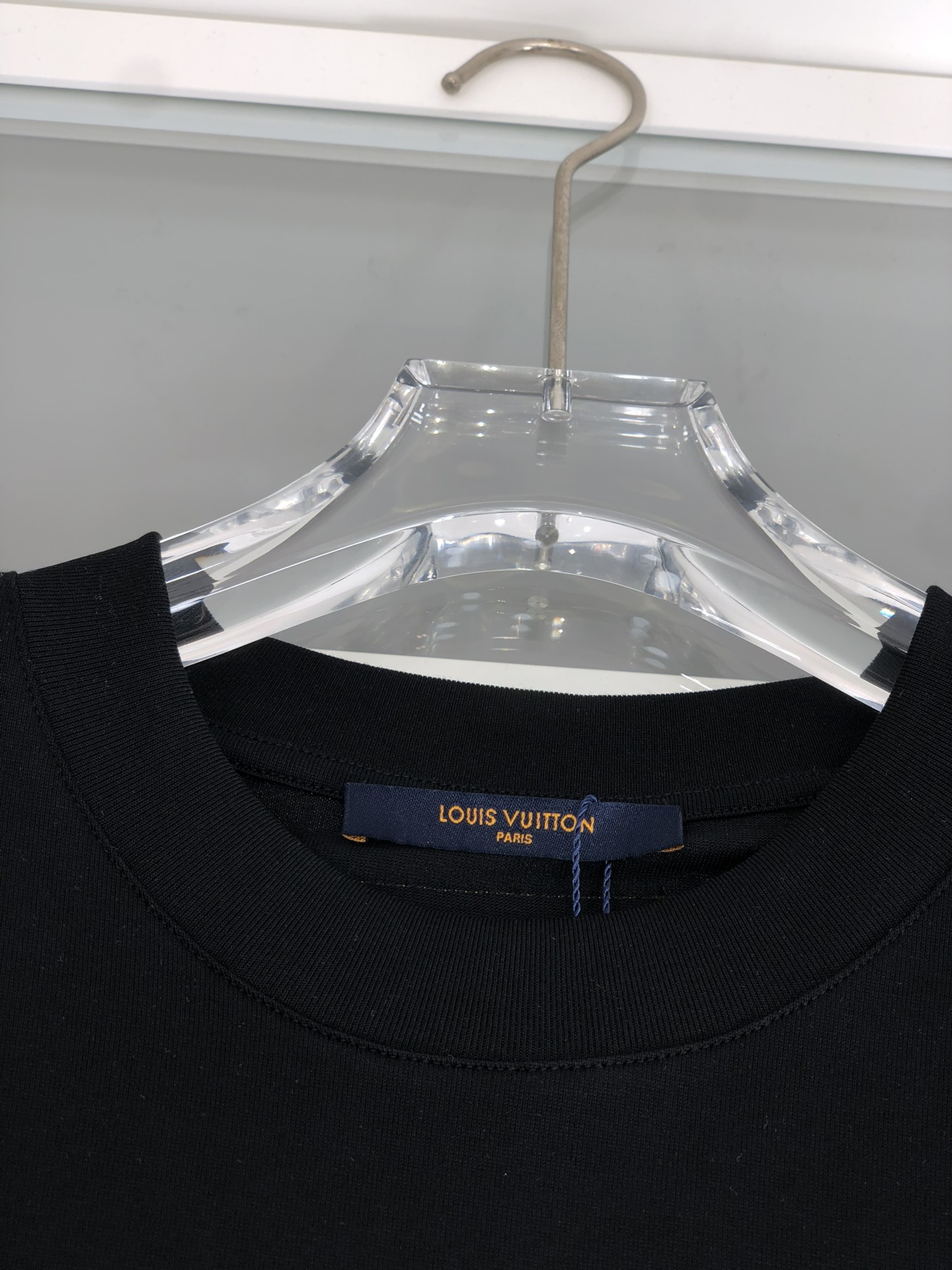 最高級ルイヴィトンスーパーコピー服 ルイヴィトンTシャツコピー Louis VuittonプリントTシャツ ブラック 202405031 コットン 100% - 画像 (6)